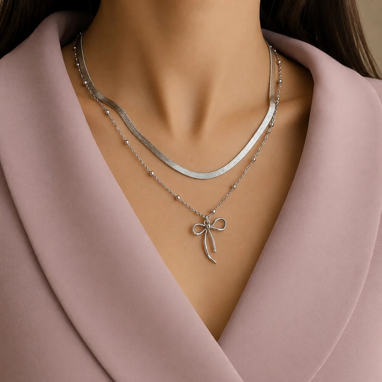 necklace_on_model_square